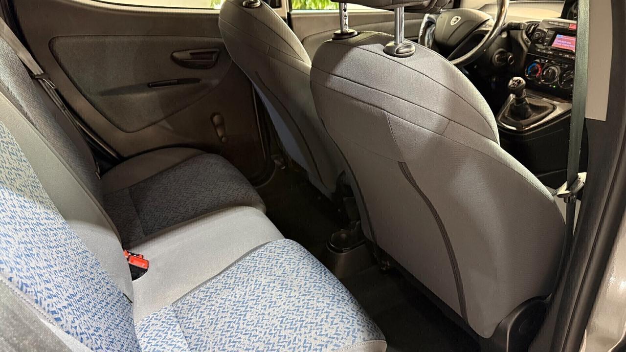 Lancia Ypsilon 1.0 FireFly 5 porte S&S Hybrid Silver