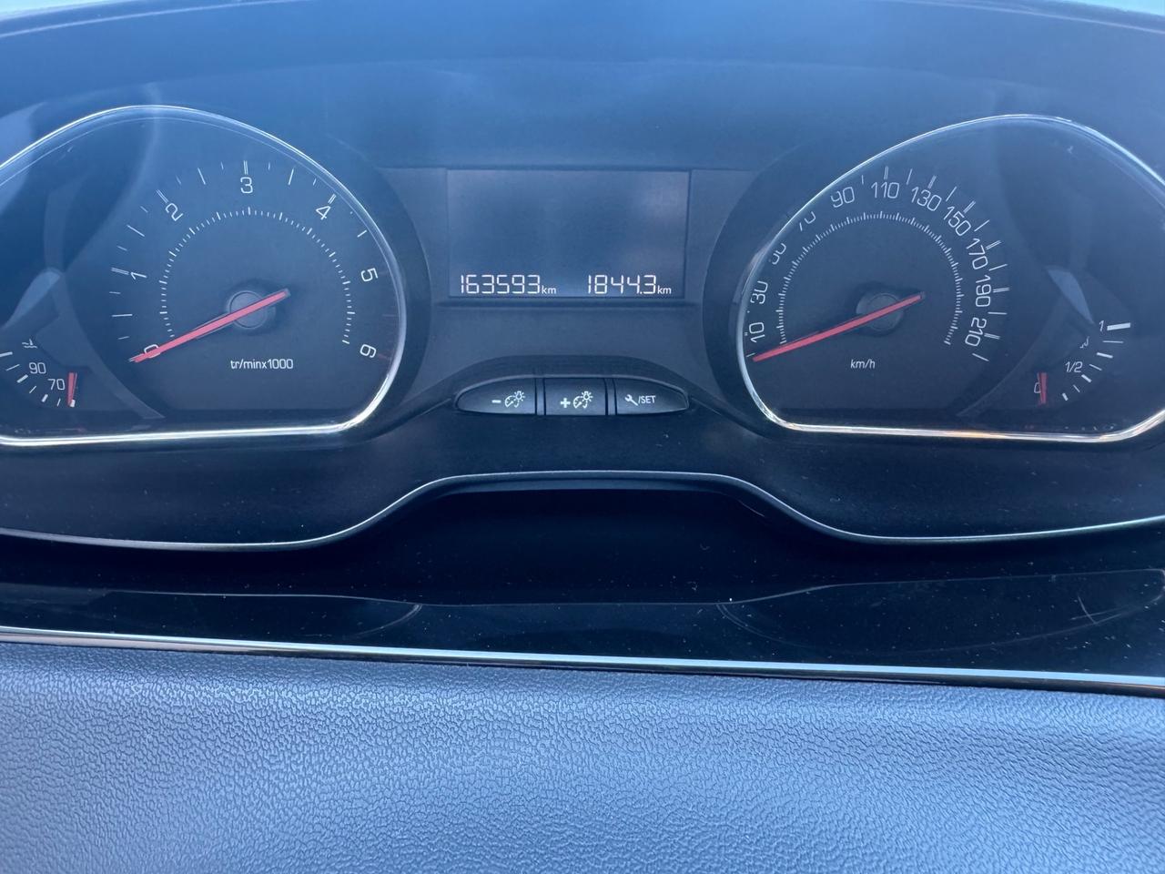 Peugeot 208 1.4 HDi 68 CV 5 porte Allure