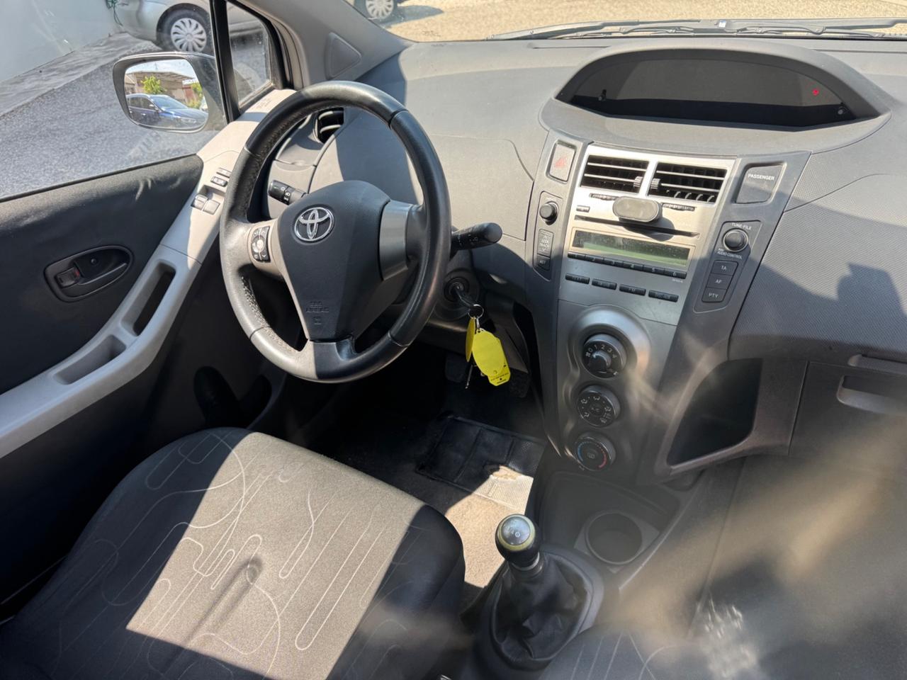 Toyota Yaris 1.0 5 porte