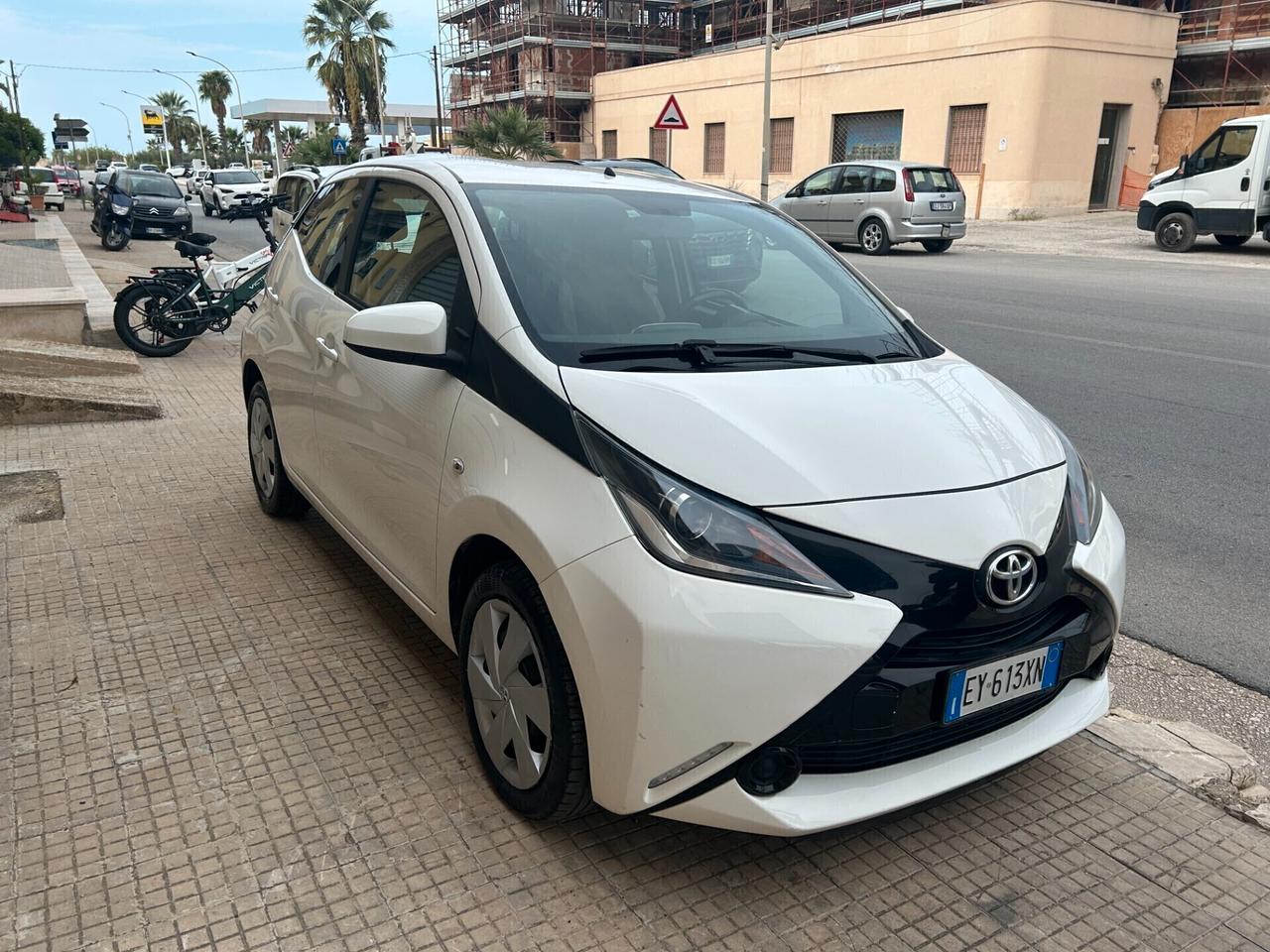 Toyota Aygo 1.0 VVT-i 69 CV 5 porte x-play