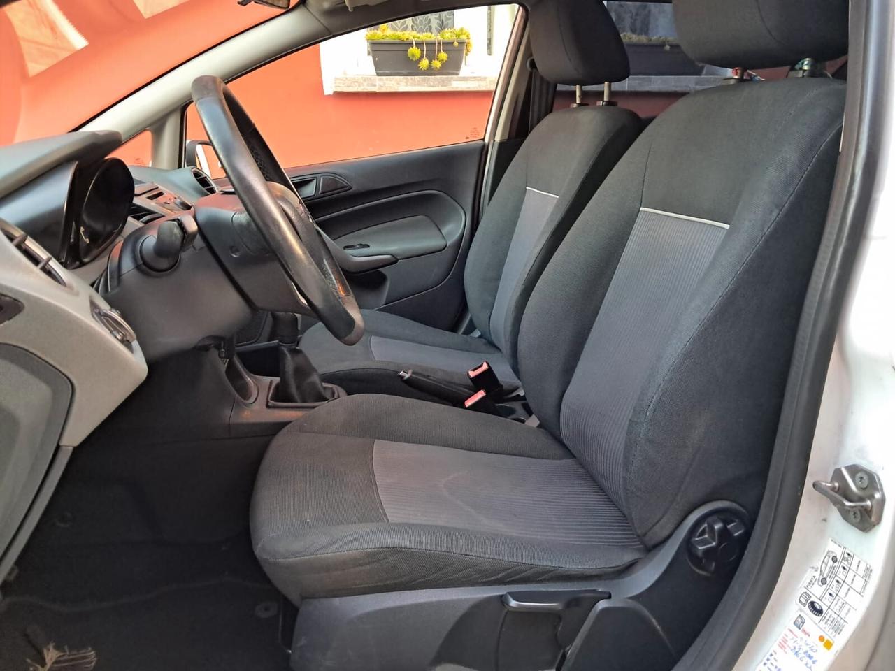 Ford Fiesta 1.4 TDCi 5p. Titanium neopatentati