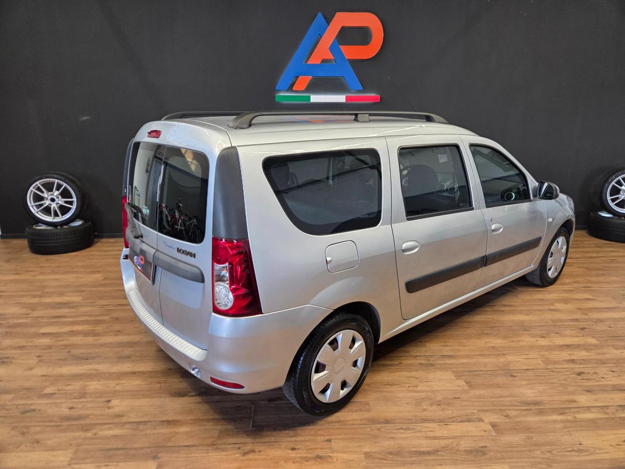 Dacia Logan MCV 1.6 Embleme (blackline) Gpl .ti