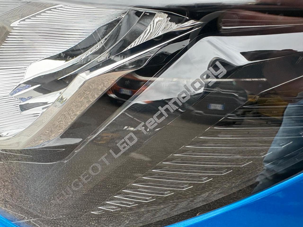 Peugeot 208 ALLURE Hybrid 110 e-DCS6 SPOTICAR