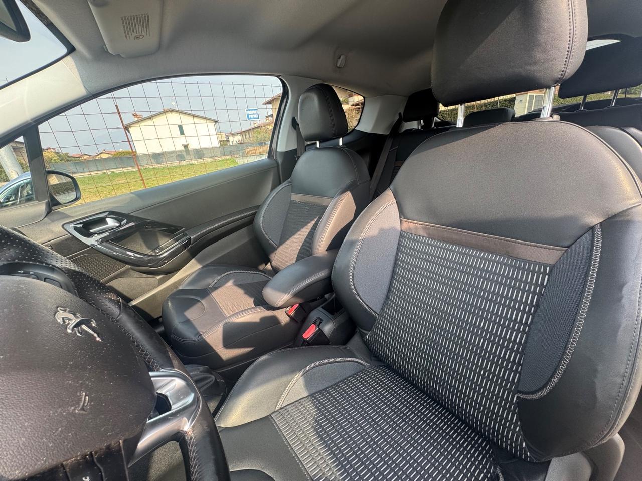 Peugeot 208 1.4 HDi 68 CV 3 porte Allure