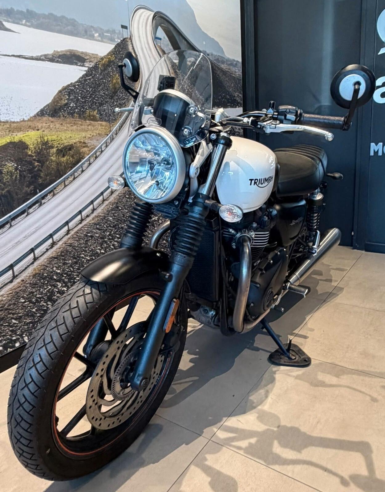 Triumph Street Twin