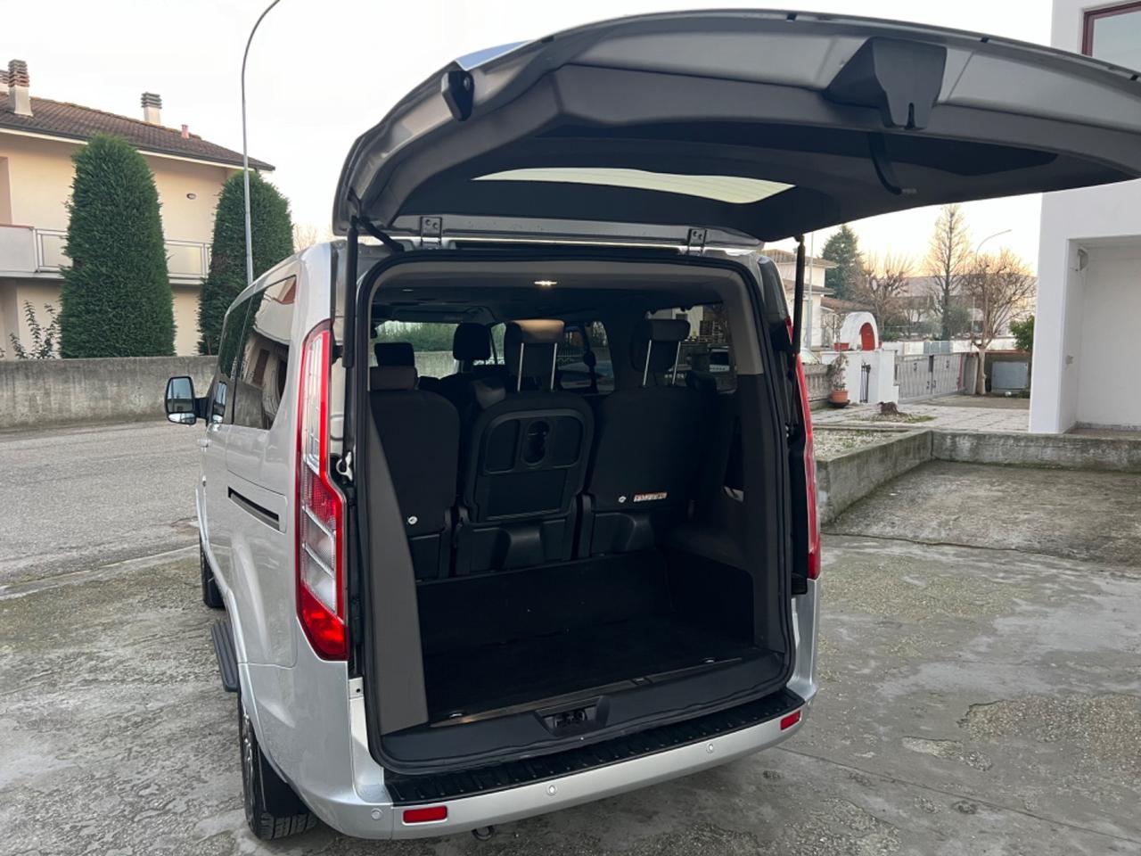 FORD TOURNEO CUSTOM 2.0 DIESEL IBRIDO 8 POSTI UNICO PROPRIETARIO PERFETTO