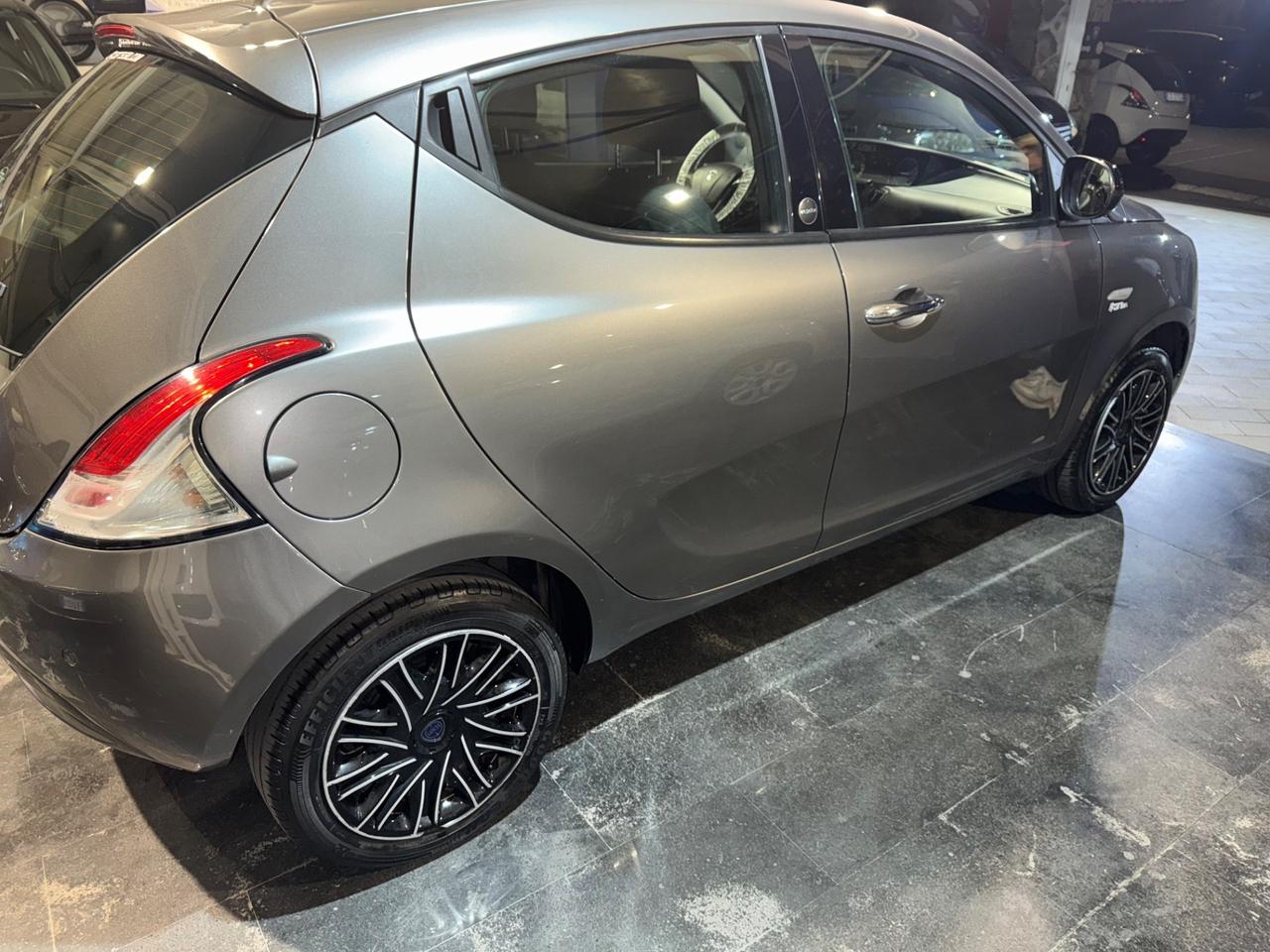 Lancia Ypsilon 1.0 FireFly 5 porte S&S Hybrid Ecochic Gold