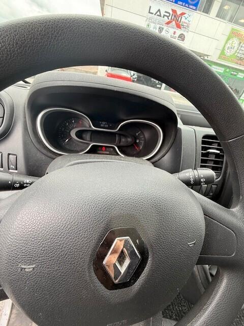 Renault Trafic T27 2.0 dCi 120CV PC-TN Zen 9 POSTI