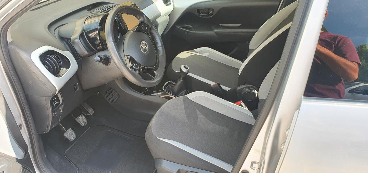 Toyota Aygo 1.0 VVT-i 69 CV 5 porte x-play
