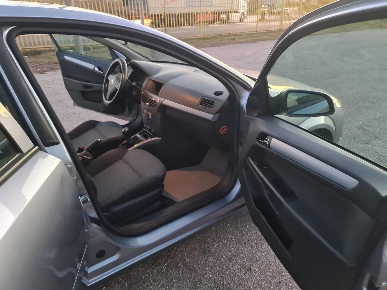 Opel Astra 1.6 16V Twinport 5 porte Cosmo