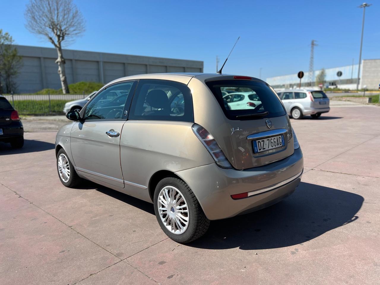 Lancia Ypsilon 1.4 Argento Ecochic GPL