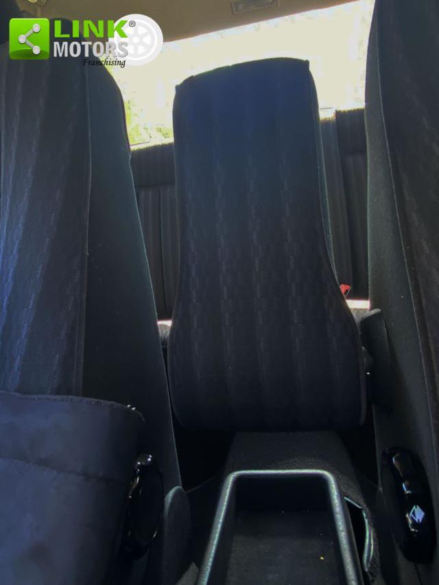 MERCEDES-BENZ 200 E 122 CV Berlina