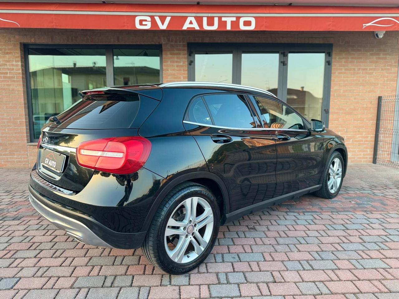 MERCEDES GLA 180d Premium