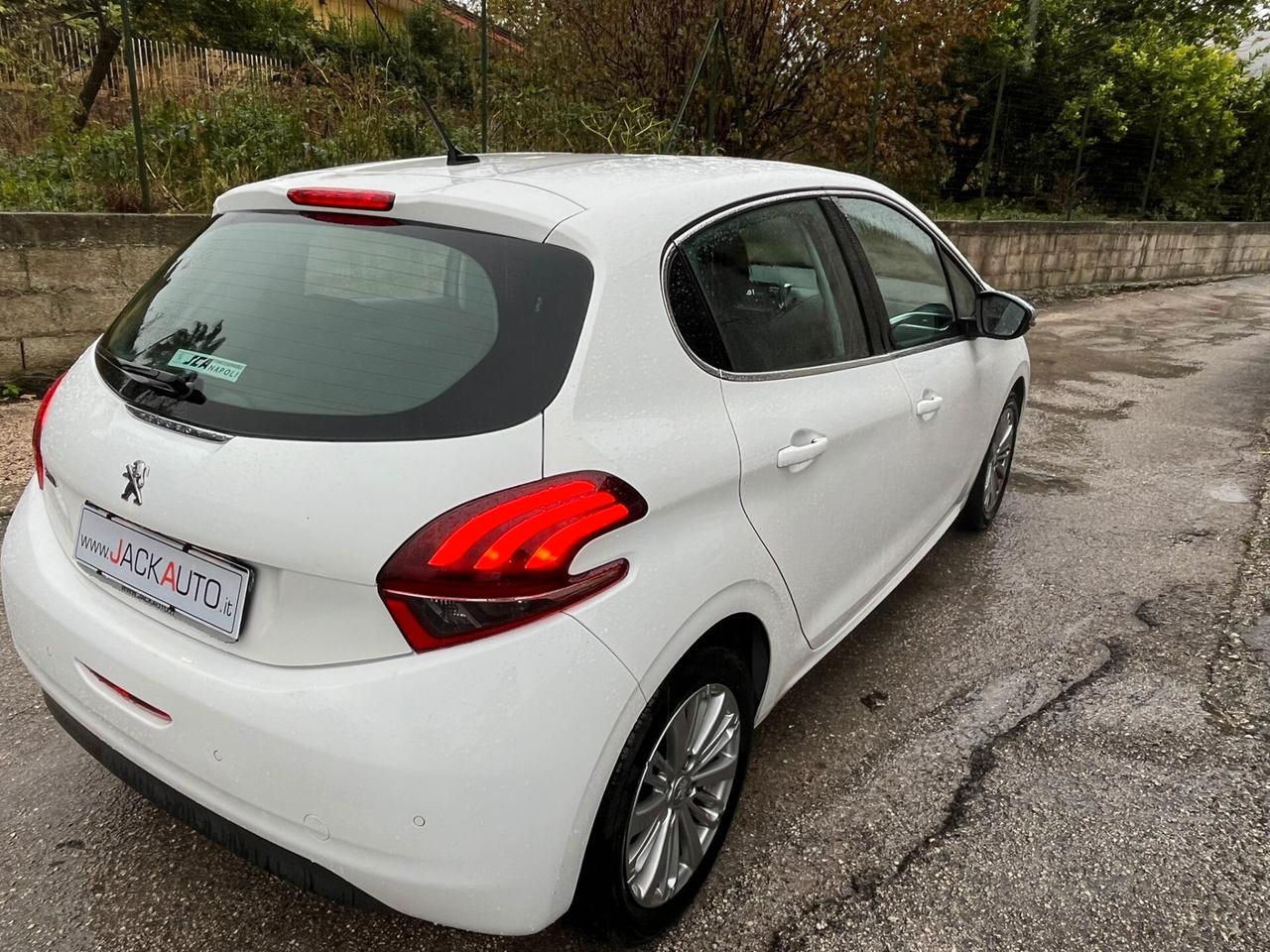 Peugeot 208 PureTech 82 5 porte Allure