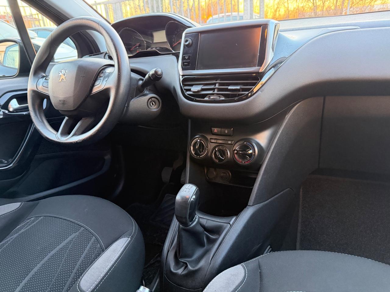 Peugeot 208 1.4 HDi 68 CV 5 porte Allure