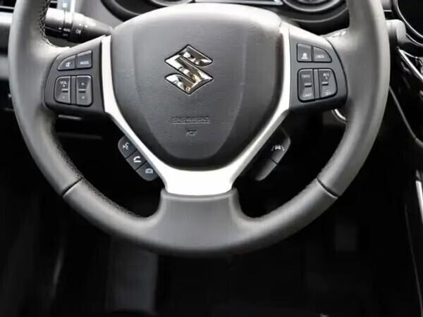 Suzuki S-Cross 1.4 Hybrid Top Navi 4WD - argento NY