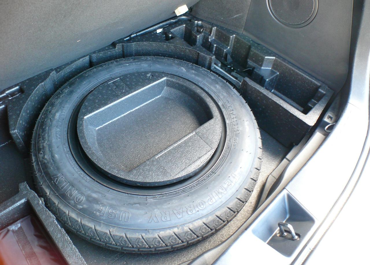Toyota C-HR 1.8 Hybrid E-CVT Style (M1317)