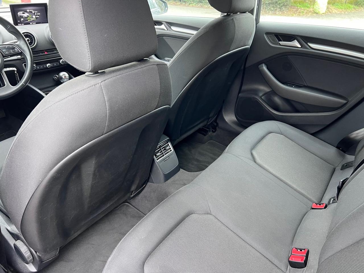 Audi A3 Business Line 1.6 30 TDI #4241