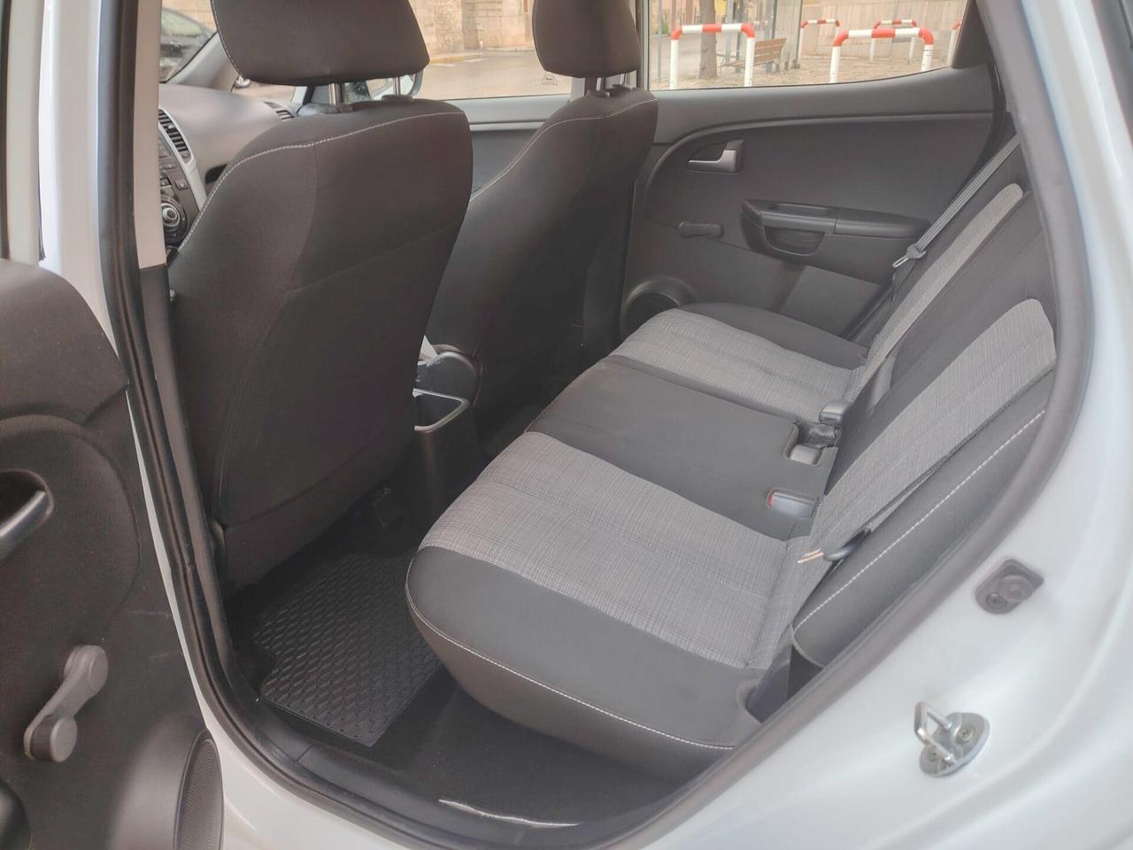 Kia Venga 1.4 CRDi 90CV Cool - TETTO APRIBILE