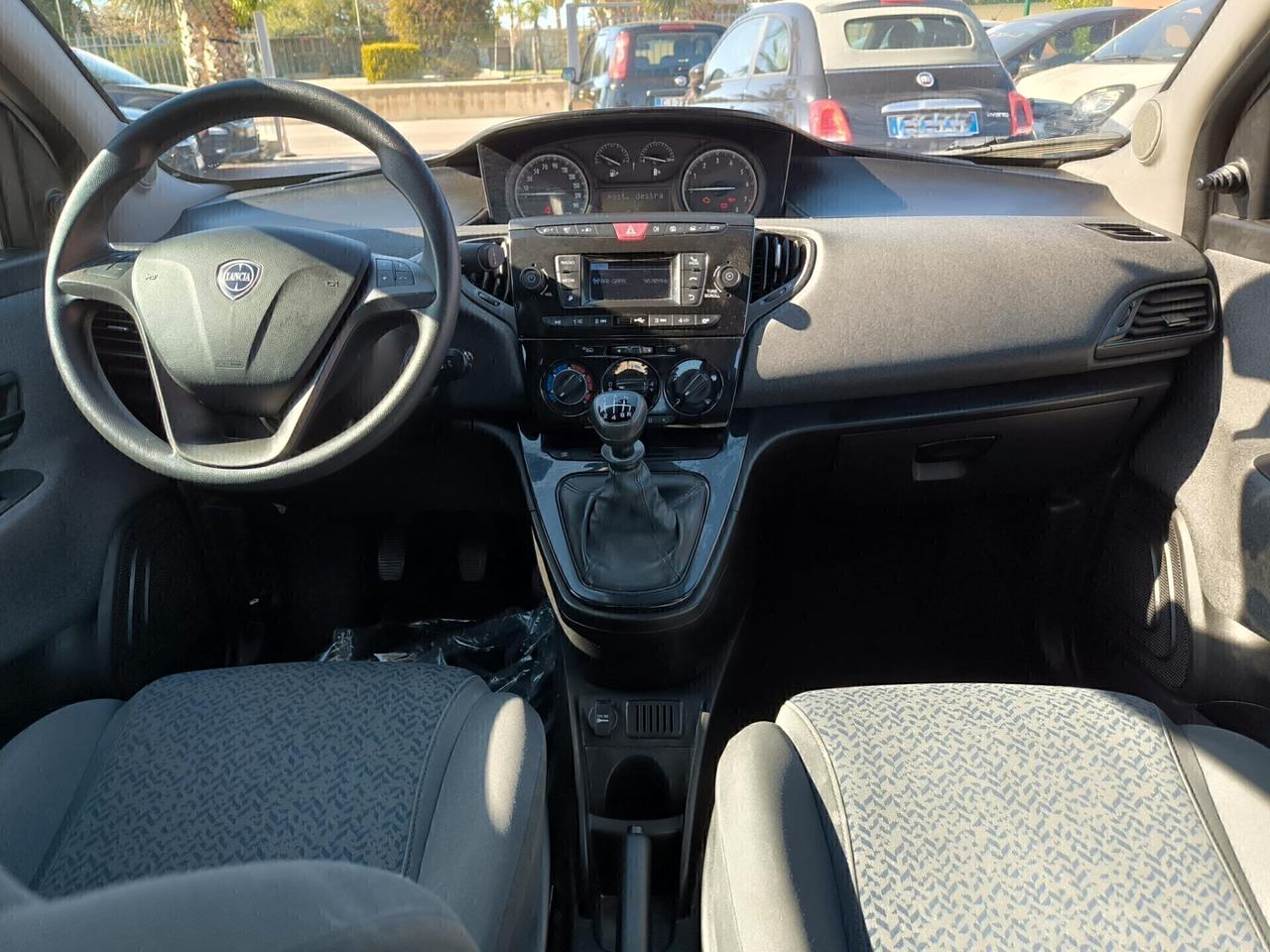 Lancia Ypsilon 1.0 FireFly 5 porte S&S Hybrid Ecochic Silver