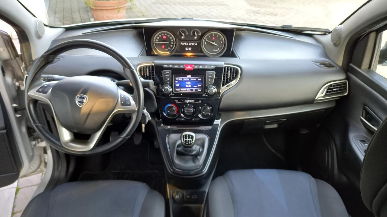 Lancia Ypsilon 1.0 FireFly 5 porte S&S Hybrid Gold