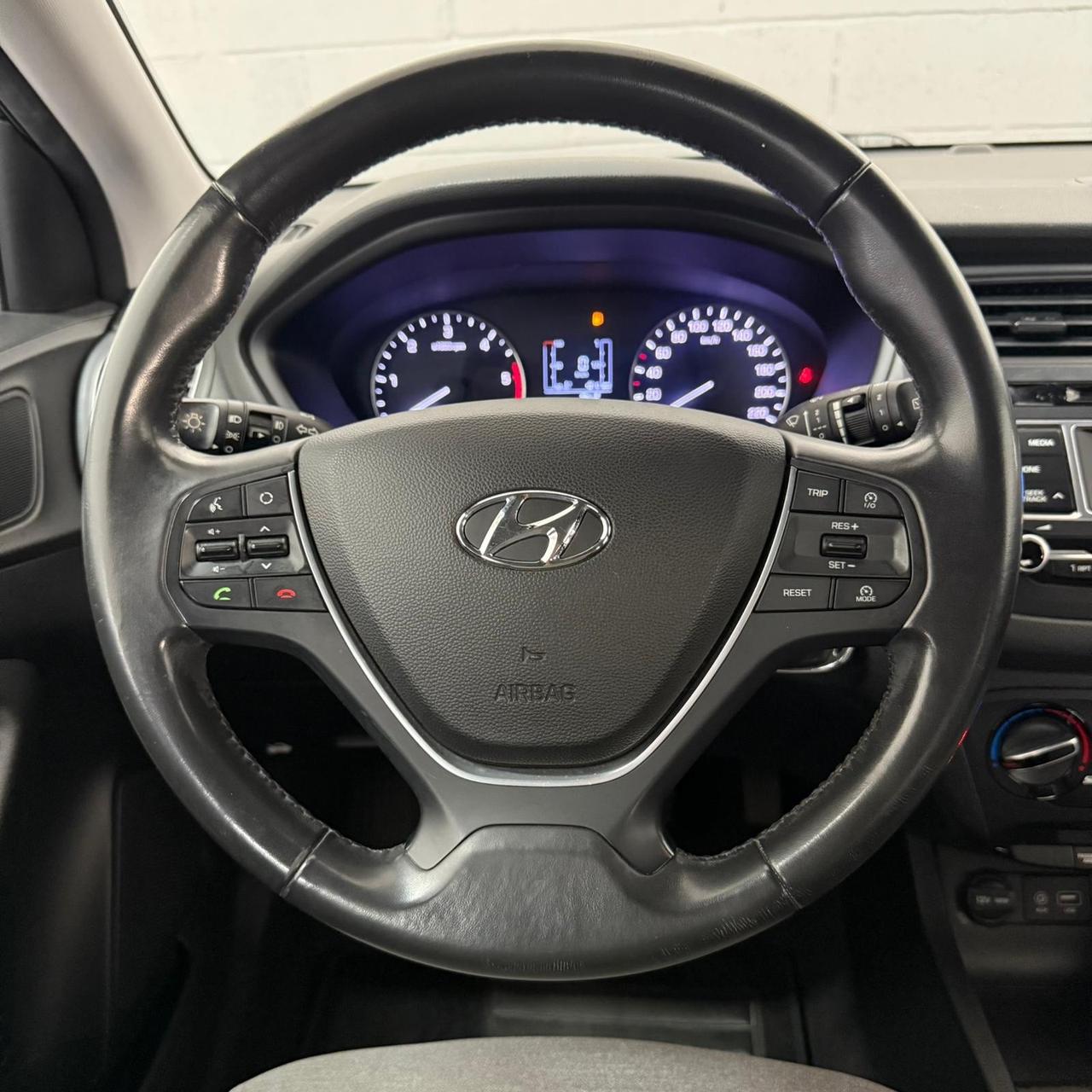 Hyundai i20 1.1 NEOPATENTATI EURO6