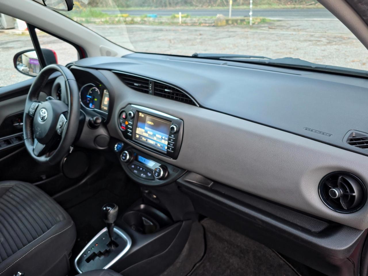 Toyota Yaris 1.5 Hybrid 5 porte Business 2017-E6B Automatico