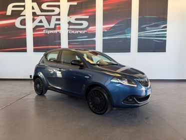 Lancia Ypsilon 1.0 FireFly S&S Hybrid Ecochic Silver
