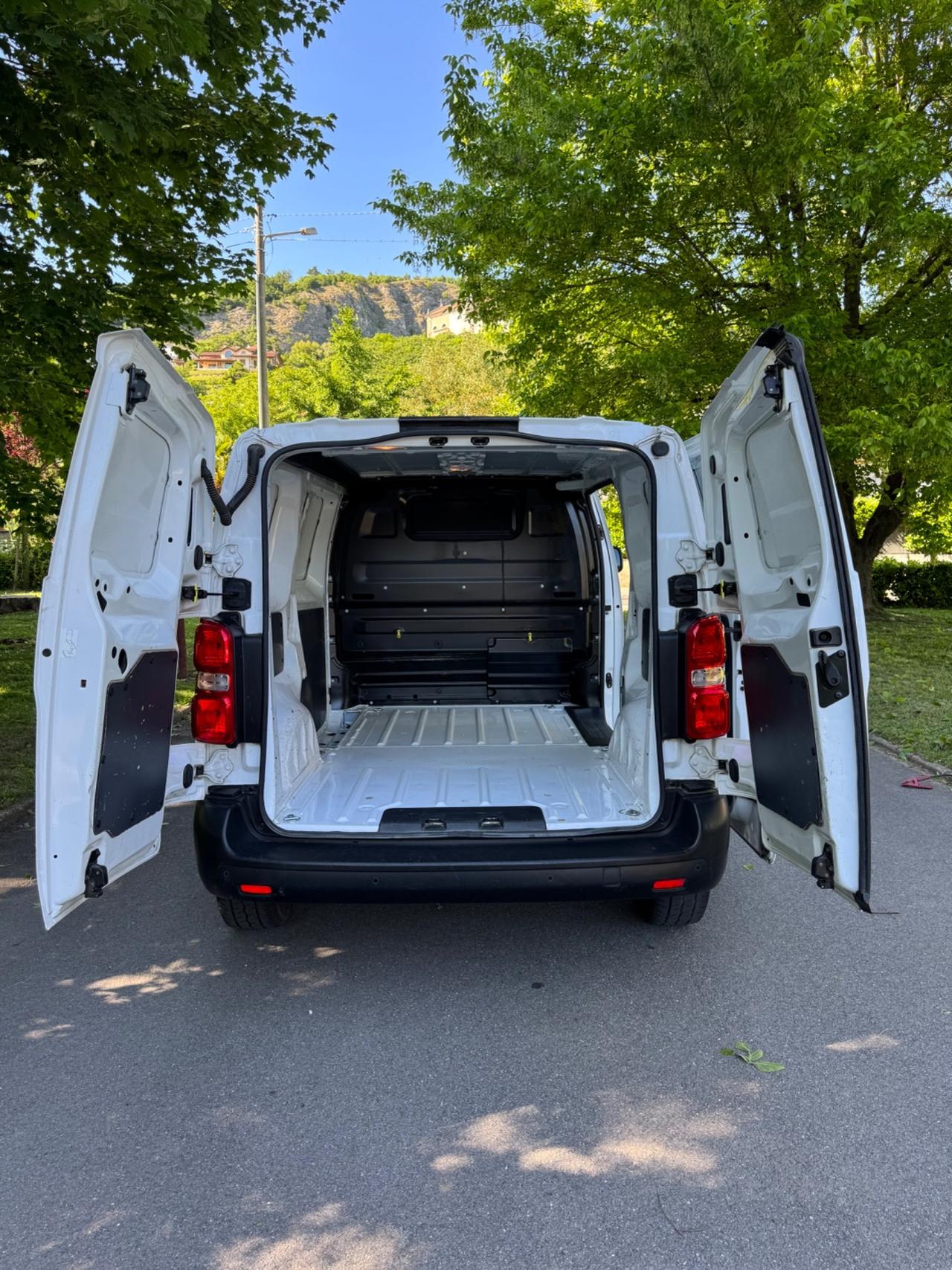 Opel vivaro 2.0 diesel manuale euro6d consumi bassi