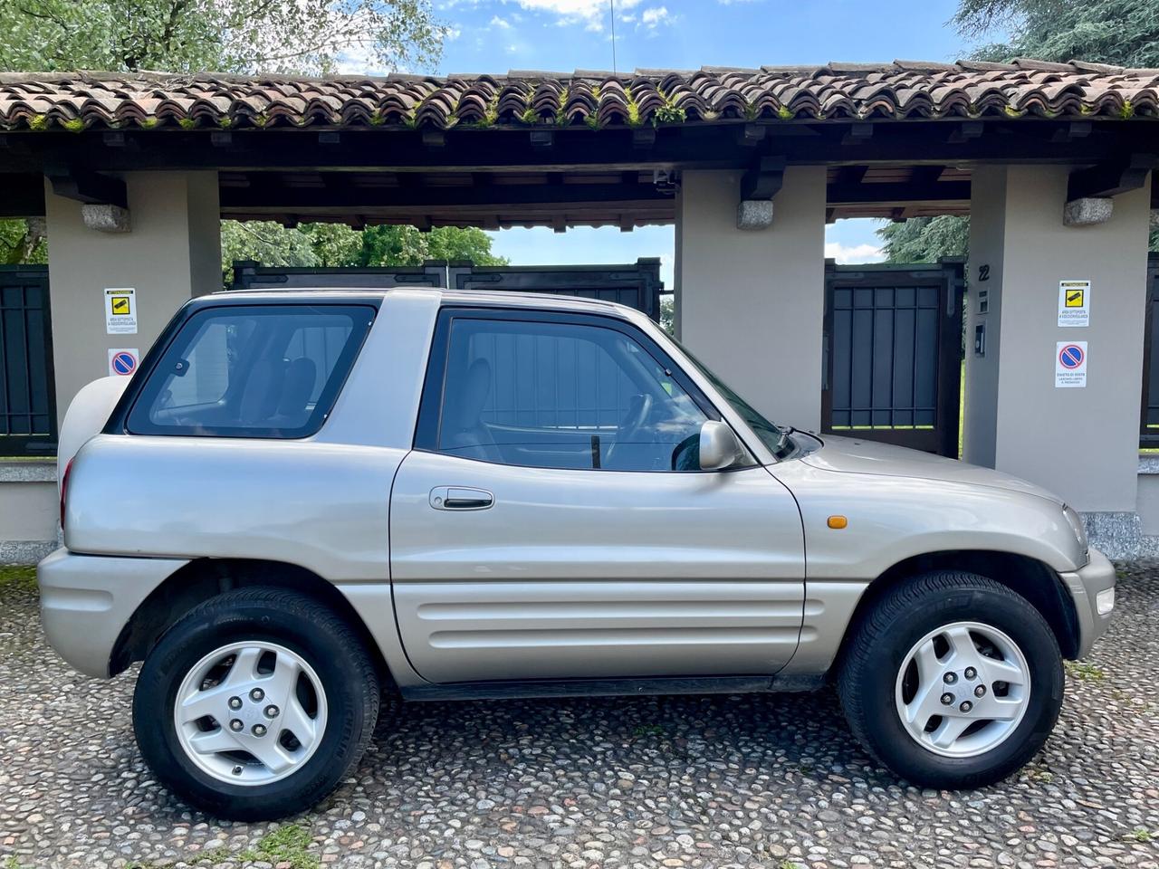 Toyota RAV 4 2.0i 16V cat 3 porte Fun *4x4*