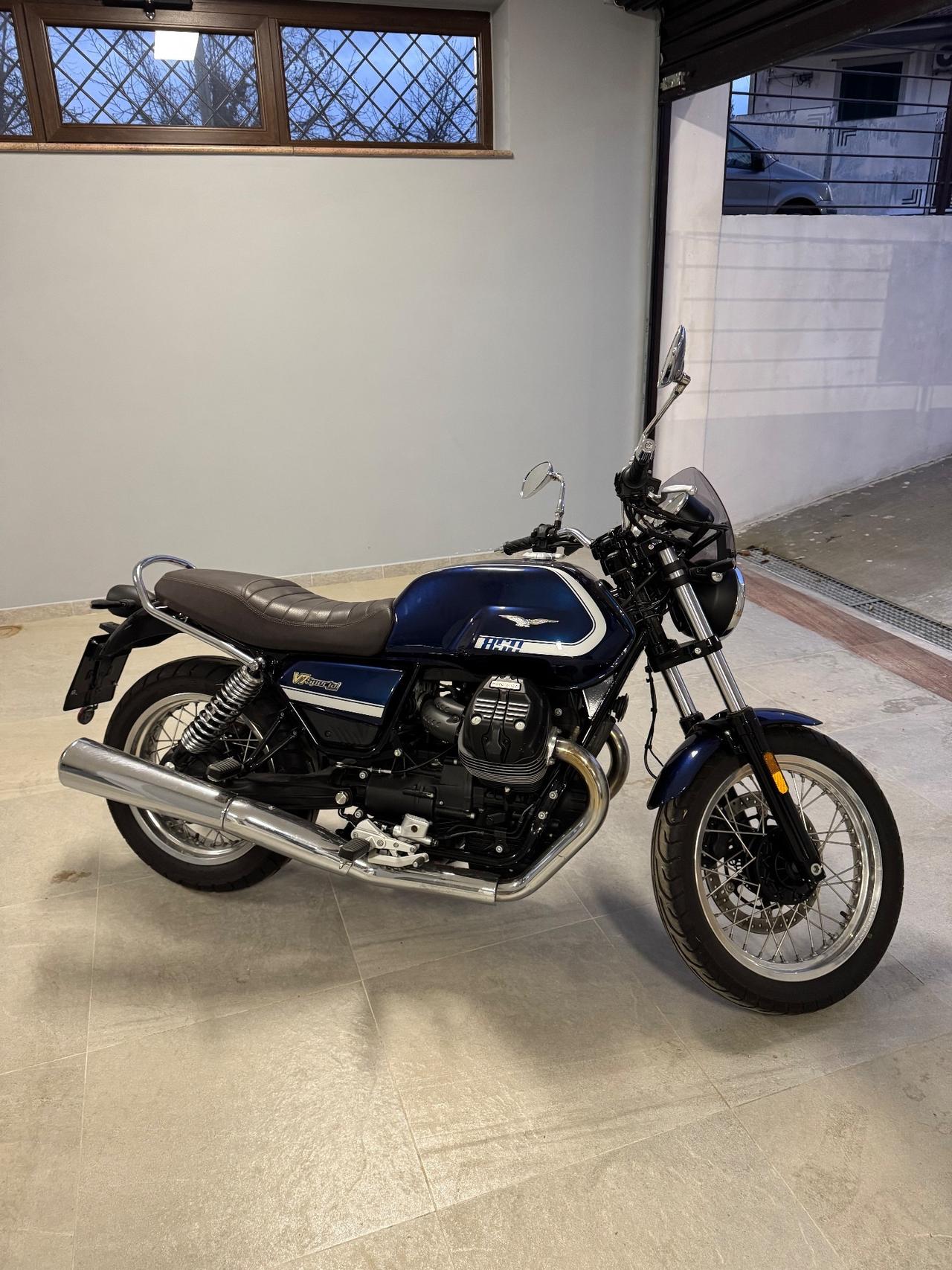 Moto Guzzi V7 IV Special 100^Anniversario