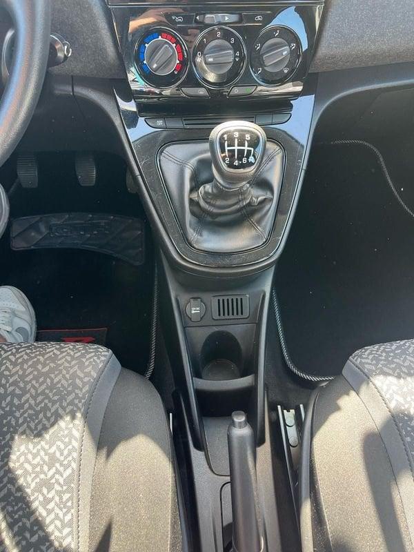 Lancia Ypsilon 1.0 FireFly 5 porte S&S Hybrid Silver