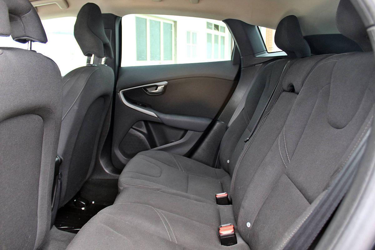VOLVO - V40 - D2 R-design Kinetic