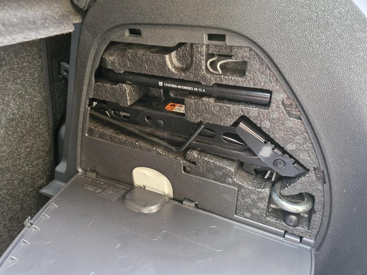 OPEL CORSA 1.2 BENZINA 5 PORTE SPORT ANNO 2014