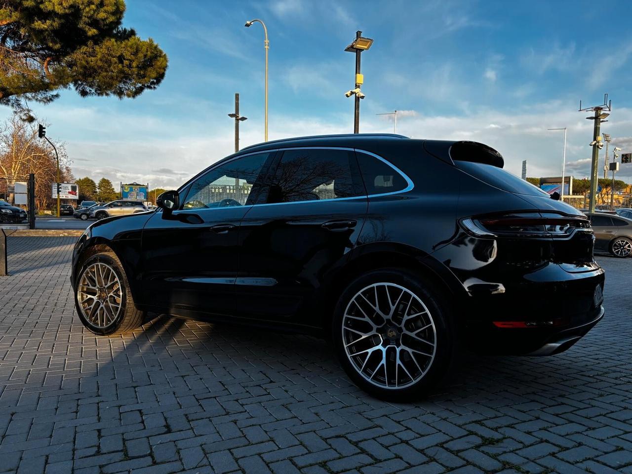 Porsche Macan 2.0 TURBO