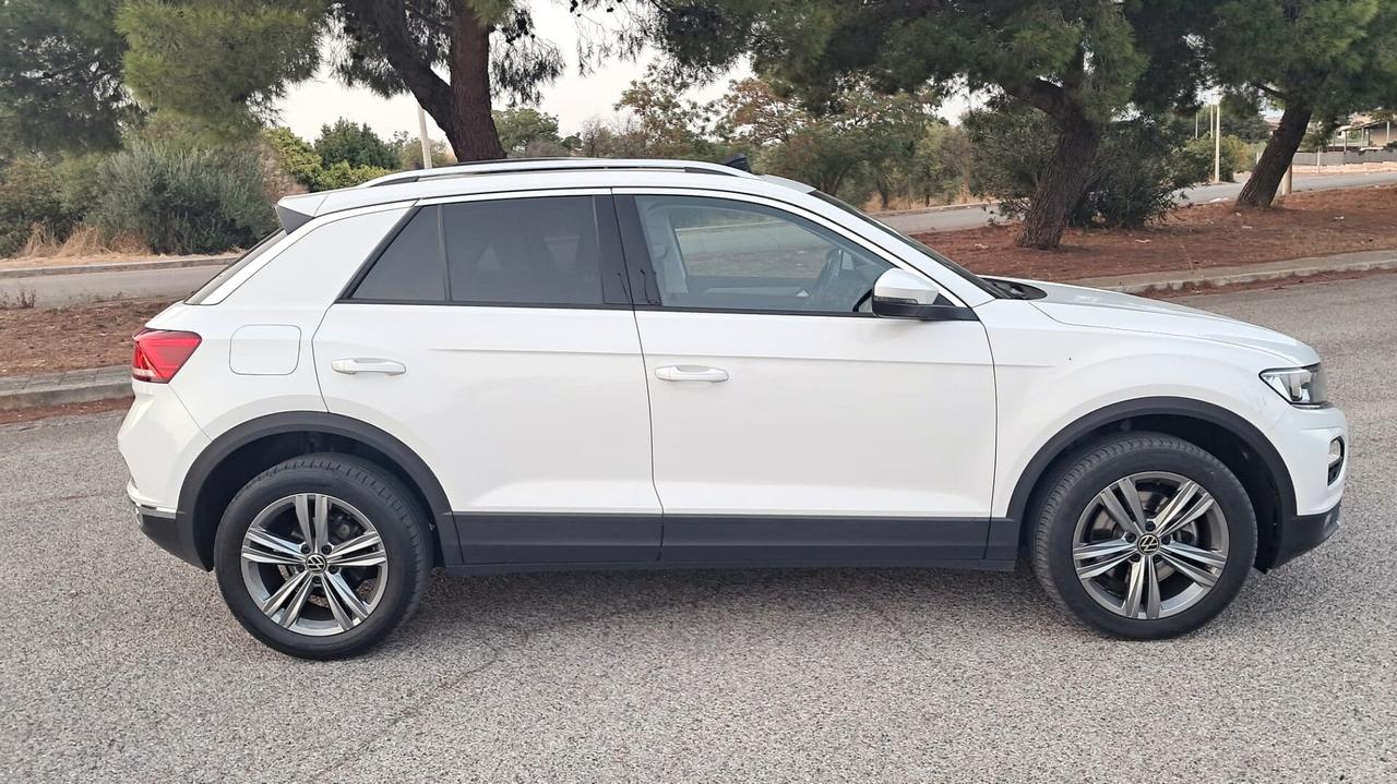 Volkswagen T-Roc 2.0 TDI SCR 150 CV DSG Business BlueMotion Technology con tetto panoramico (IVA Esp)