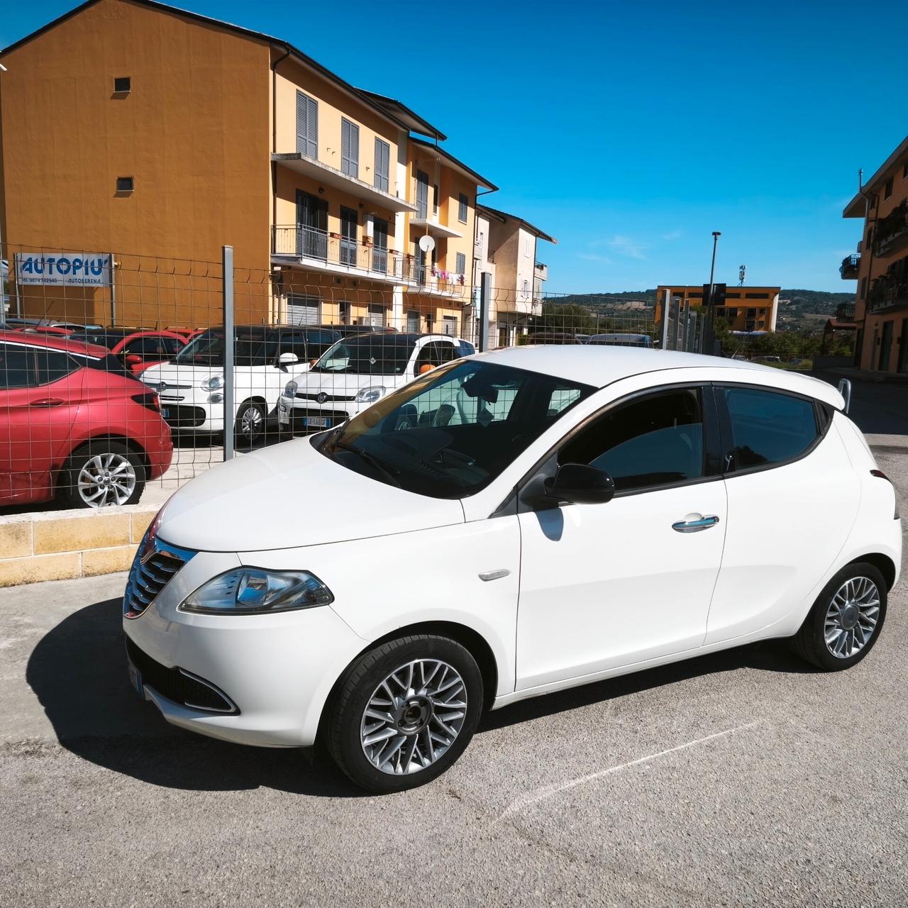 Lancia Ypsilon 1.3 MJT 16V 95 CV 5 porte S&S Silver