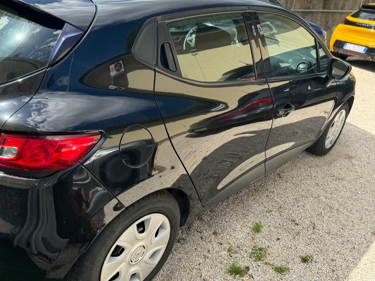Renault Clio 1.2 75CV 5 porte NEOPATENTATI