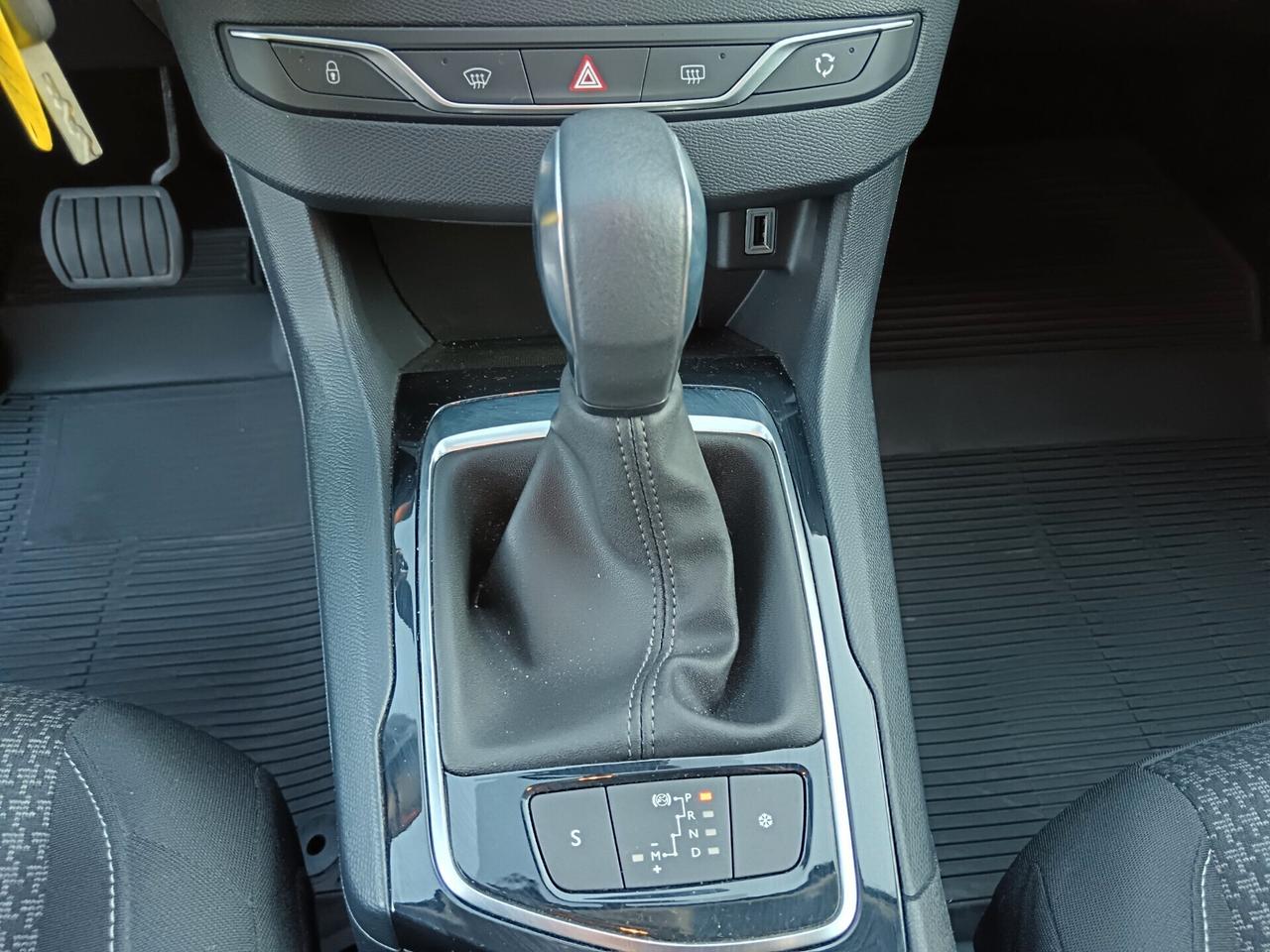 Peugeot 308 1.6 BLUEHDI 120CV NEOPATENTATI