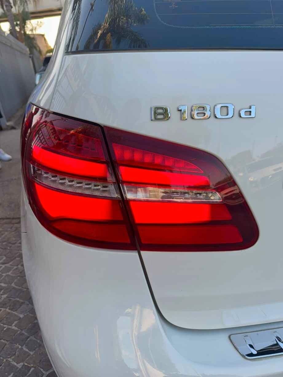 MERCEDES CLASSE B 180 D 1.5 PREMIUM
