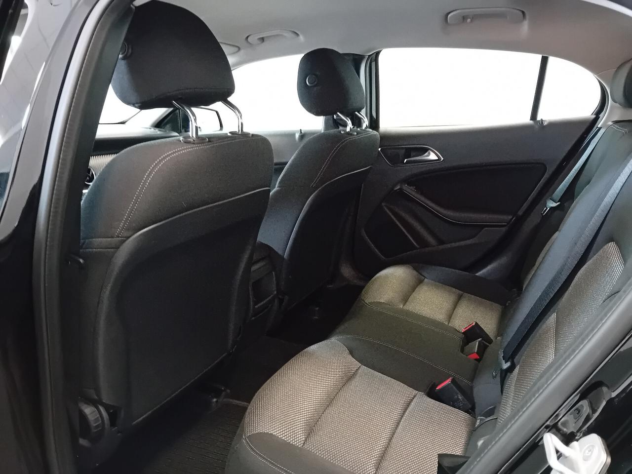 Mercedes-benz GLA 180 d Business