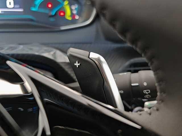 Peugeot 2008 Hybrid 136 e-DCS6 Style