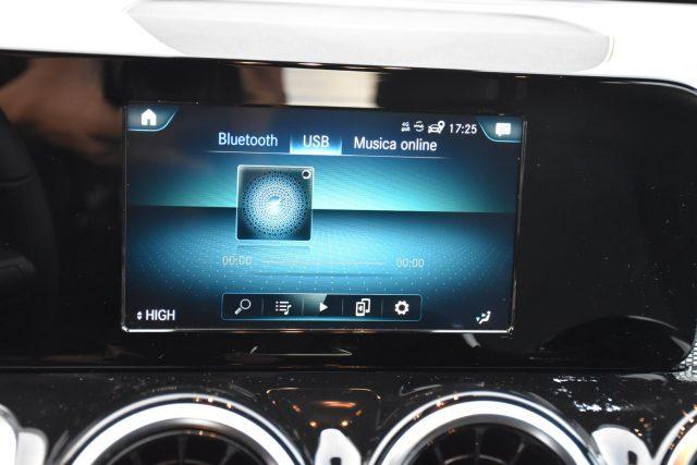 MERCEDES-BENZ GLB 180 d Automatic Sport
