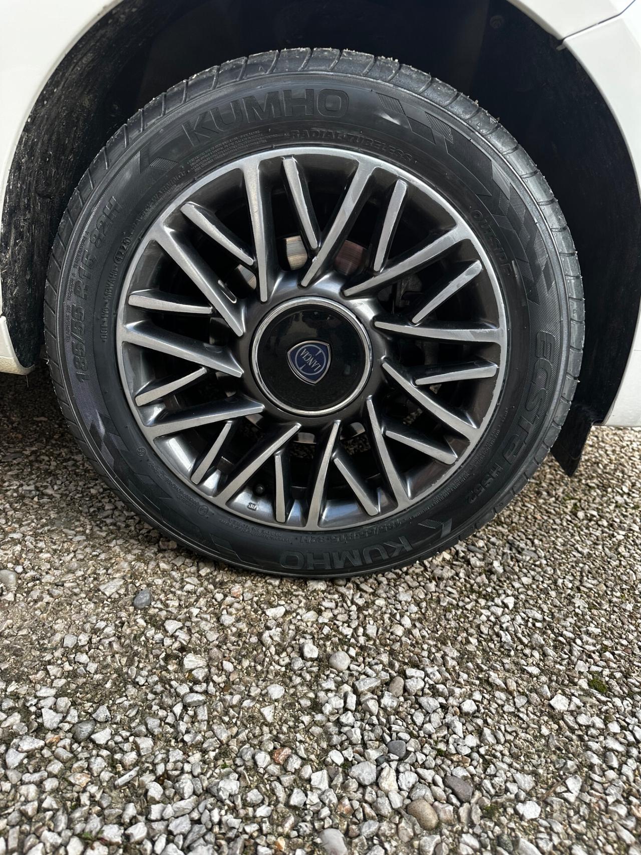 Lancia Ypsilon 1.0 FireFly 5 porte S&S Hybrid Platino