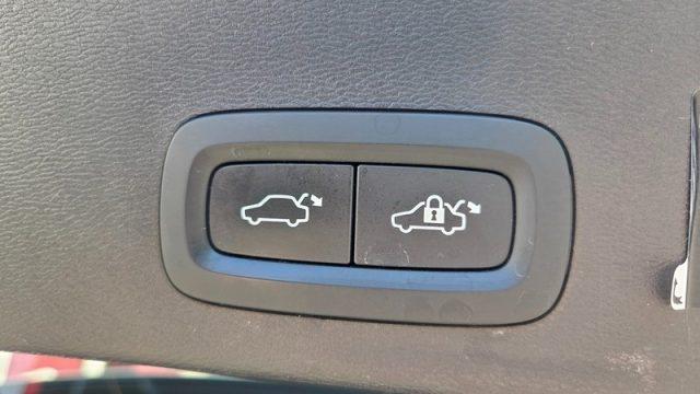 VOLVO XC40 T4 Recharge Plug-in Hybrid Exp. PERMUTE UNICOPR.