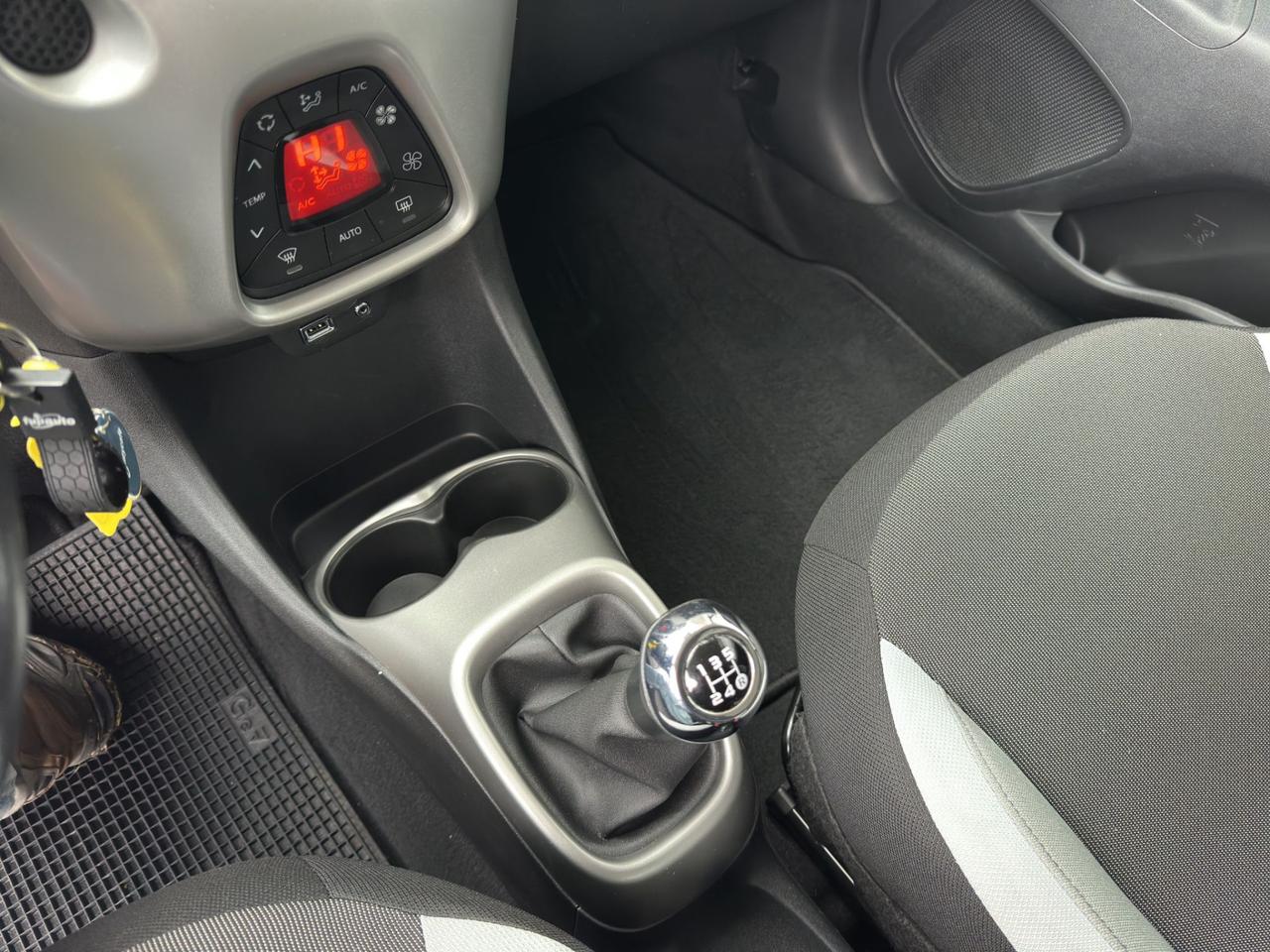 Toyota Aygo 5p 1.0 x-play tss