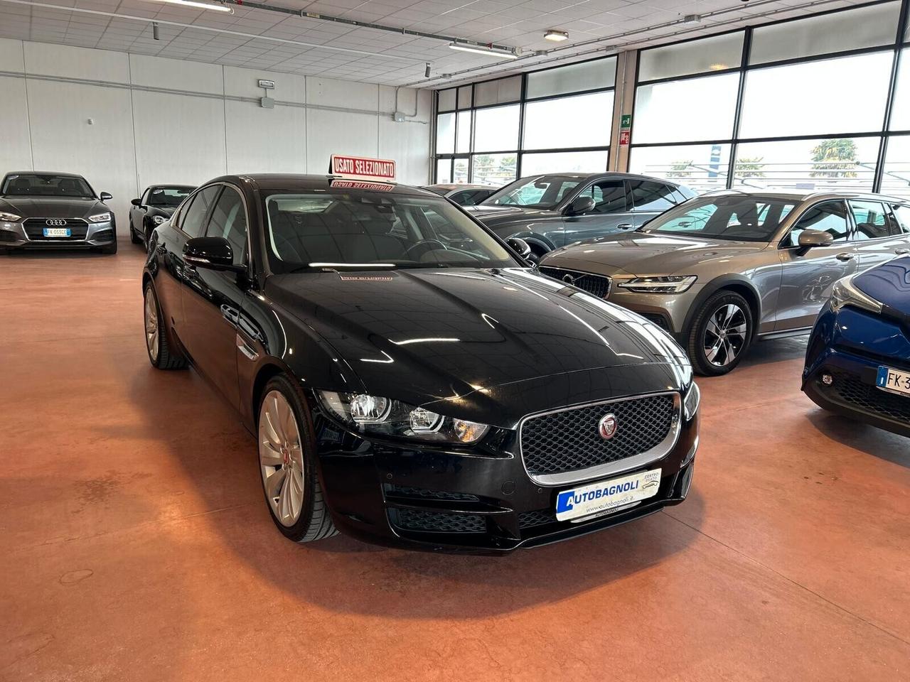 Jaguar XE PURE 2.0 D Turbo 180 CV aut.