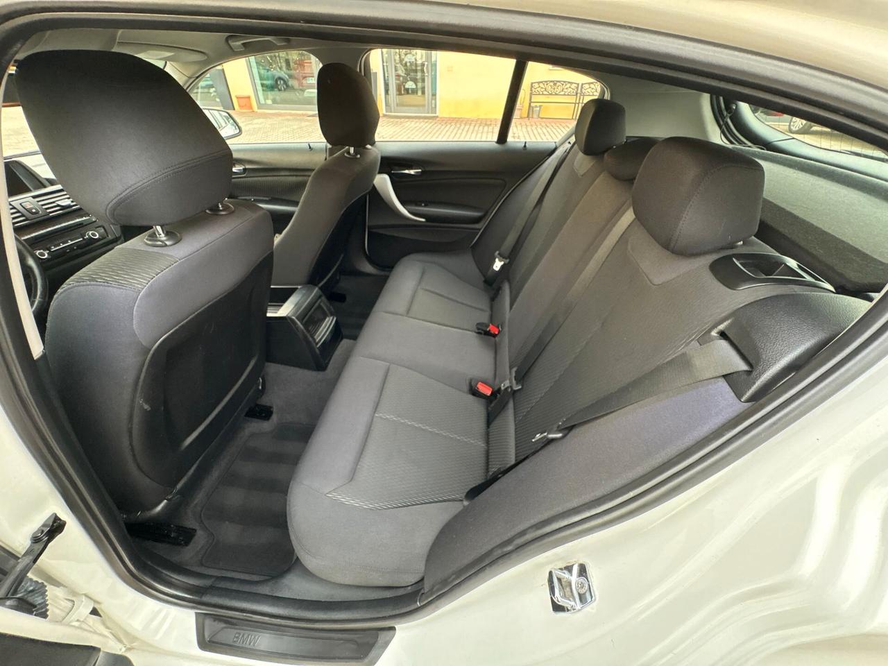 BMW SERIE 1 BENZINA AUTOMATICA SI A NEOPATENTATI