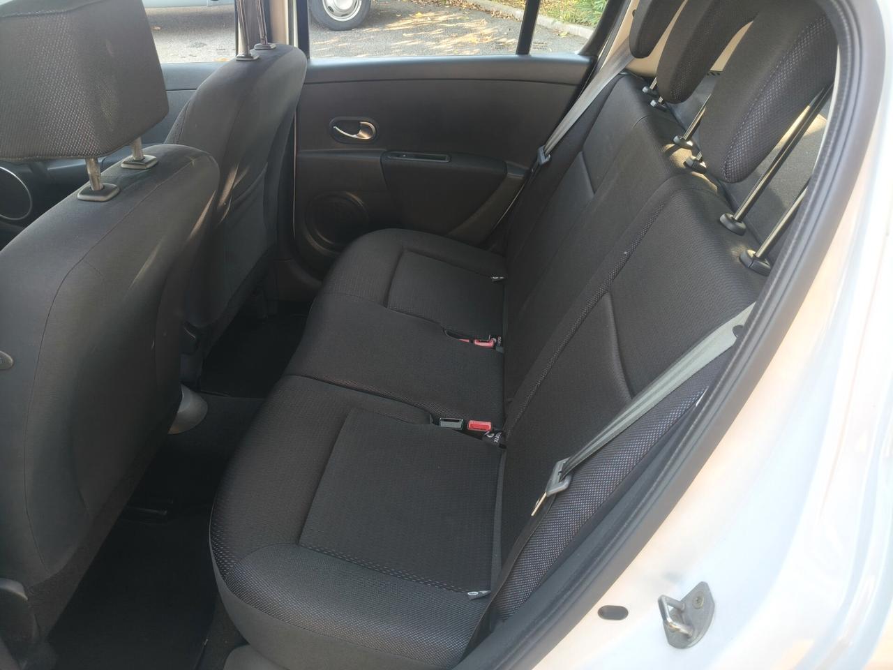 Renault Clio 1.6 5 porte SOLAMENTE 61.000 KM