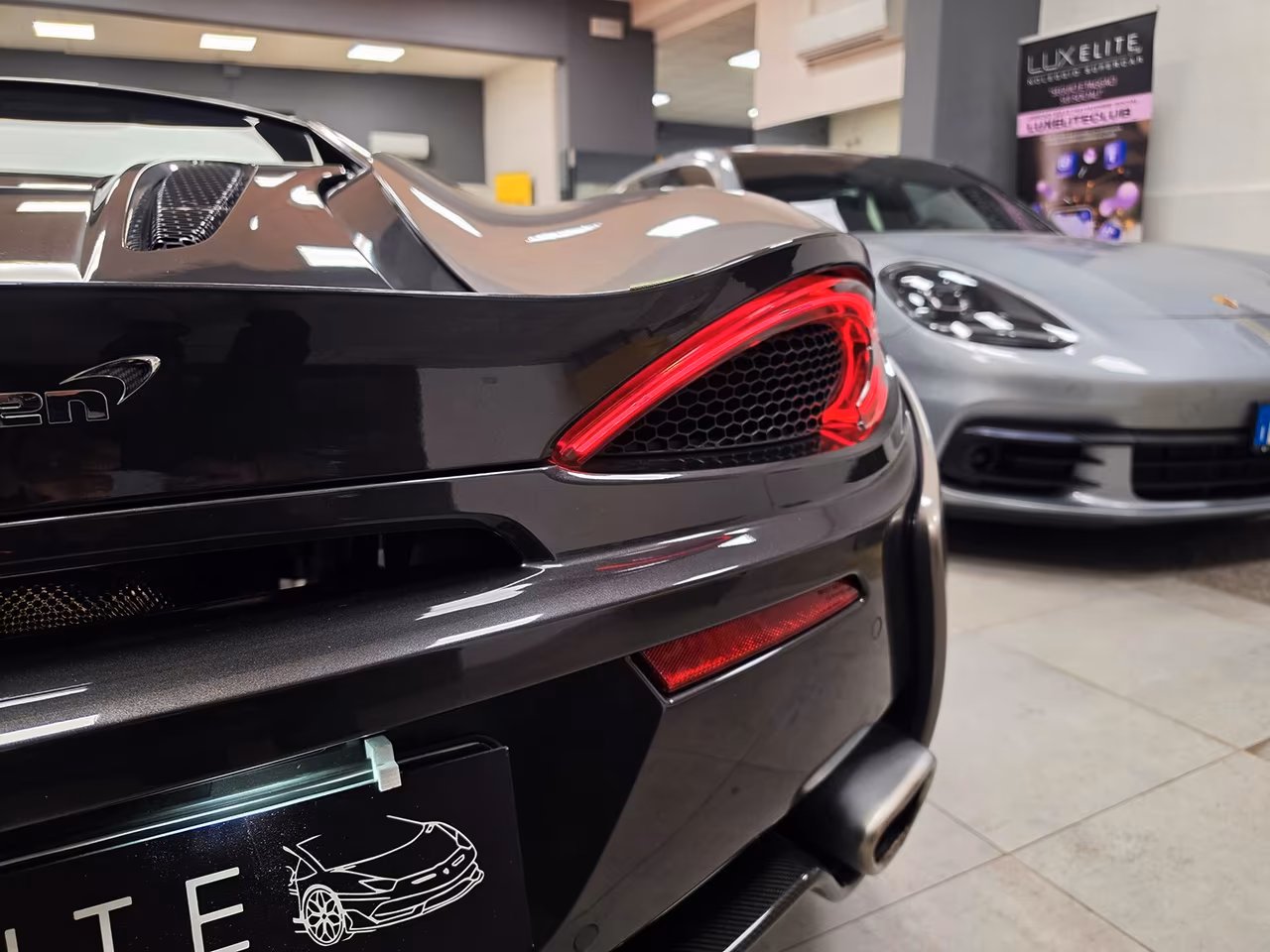 Mclaren 570S Coupe V8 3.8 570CV LUXURY PACK _ SERVICE BOOK COMPLETO MCLAREN UFFICIALE _ CERCHI 19" MSO (€8000) _ LIFT